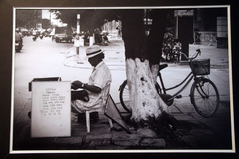 Ngắm[-]con[-]gái[-]xinh[-]đẹp[-]của[-]GS[-]Ngô[-]Bảo[-]Châu[-]làm[-]từ[-]thiện